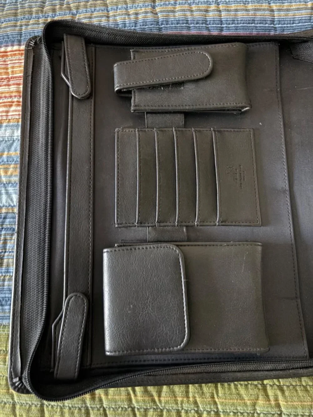 Day Runner Black Portfolio Binder Handles/Zipper Multi-Pocket Organizer 3-Ring